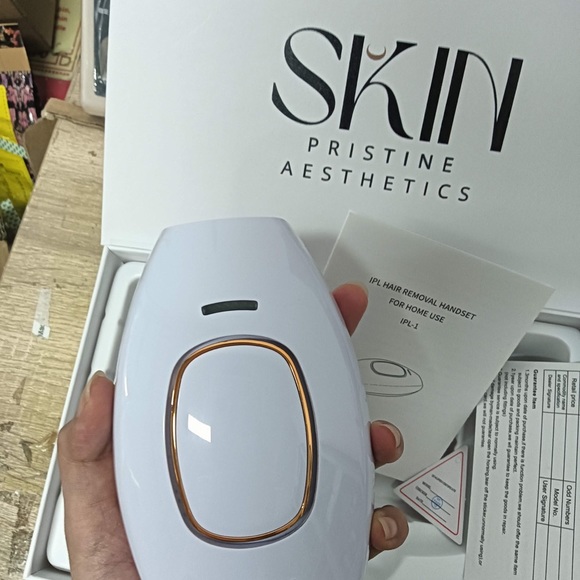 NWB! AT HOME Laser Hair Removal Device in White-IPL SKIN by PRISTINE AESTHETICS - Picture 6 of 6
